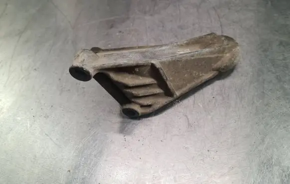 Volvo S70 V70 V70 XC Engine mounting bracket 1397889 334028