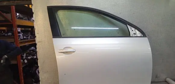 Volkswagen Jetta V Front door 