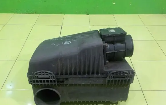 Mitsubishi Pajero Air filter box MR404723 WP100