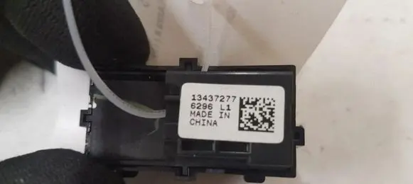 Opel Astra K Central locking switch button 13437277 6296L1