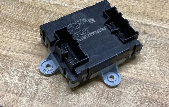 Land Rover Discovery Sport Door control unit/module JPLA14D619BB 10348596 07062019