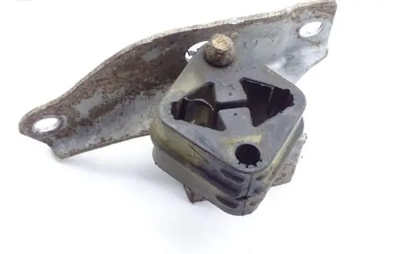 Rolls-Royce Ghost I Muffler mount bracket/holder 7585358