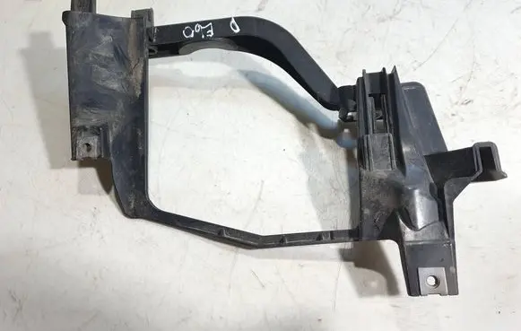 BMW 5 E60 E61 Headlight/headlamp mounting bracket 15873800