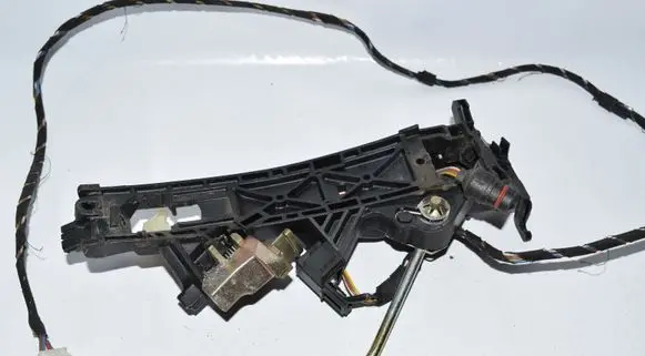 Rear door exterior handle/bracket