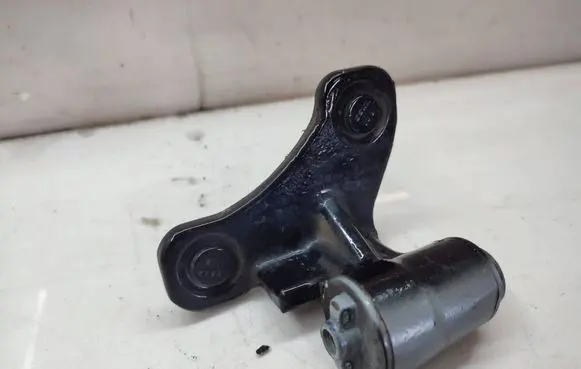 Mercedes-Benz C W204 Front door lower hinge 
