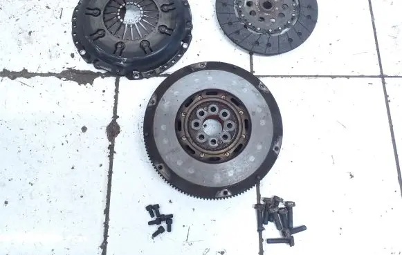Volvo V70 Clutch set kit 074141031T 074105266P