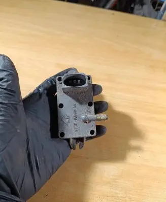 Ford Mondeo MK II Air pressure sensor 93BB9J460AA