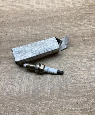 Renault Clio II Spark plug 7700500168