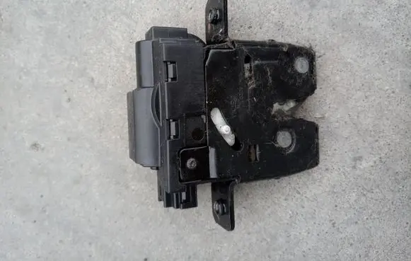 Nissan Qashqai Tailgate/trunk/boot lock/catch/latch 90502EY10A