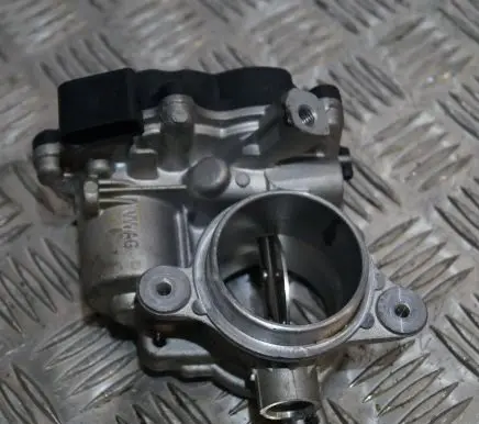 Volkswagen Jetta VI Throttle valve