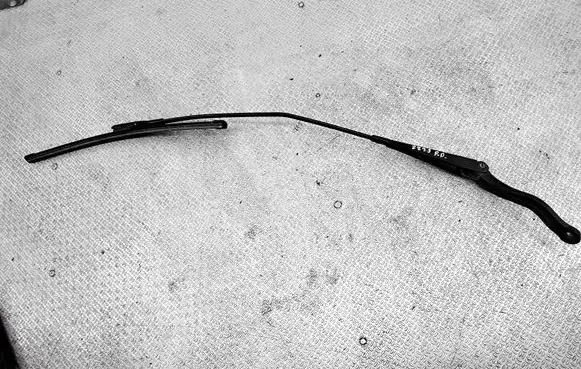 Windshield/front glass wiper blade
