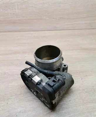 Volkswagen PASSAT B5.5 Throttle valve 06B133062M