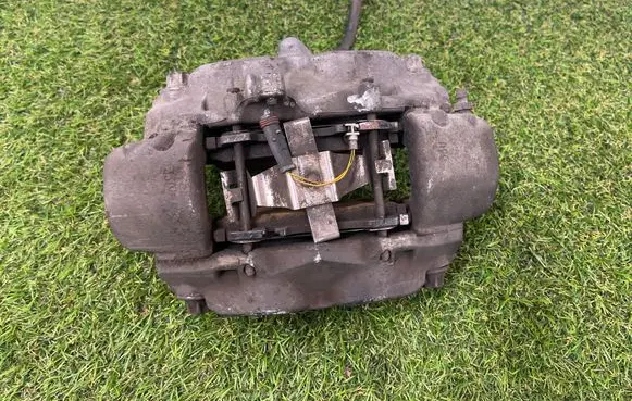 Mercedes-Benz CLS C219 Front brake caliper