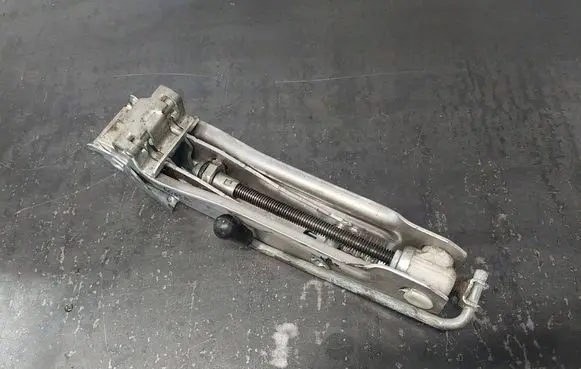 Volkswagen Golf IV Lift Jack 8L0011031A
