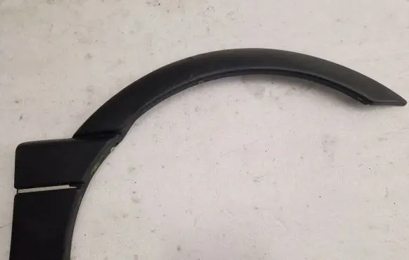 Volkswagen PASSAT B3 Front arch trim 357853086
