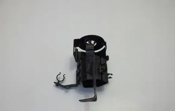 Oil filter mounting bracket