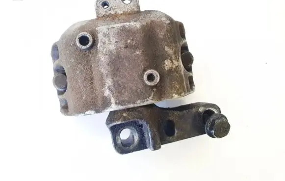 Volkswagen Golf IV Engine mount bracket