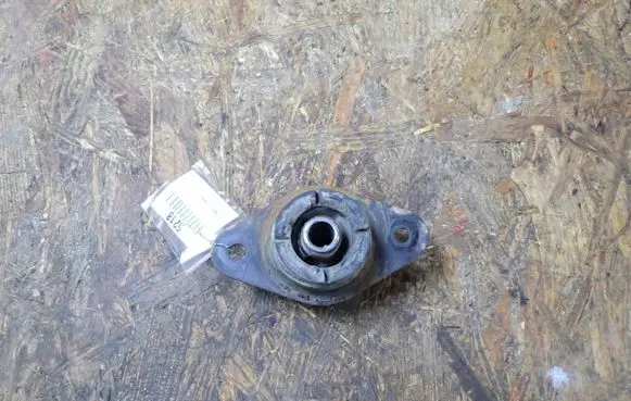 Isuzu D-Max Front upper strut mount 