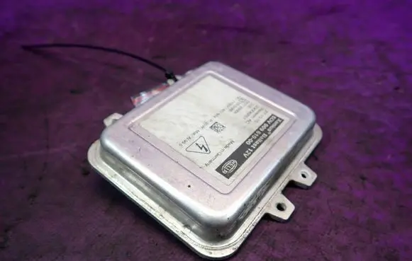 Skoda Octavia Mk2 (1Z) Voltage converter/converter module 