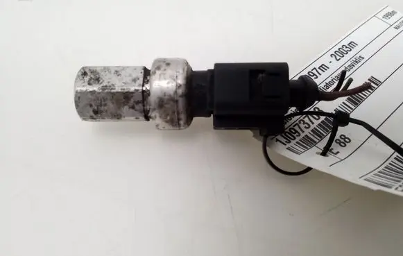 Volkswagen Golf IV Air conditioning (A/C) pressure sensor 1J0973703