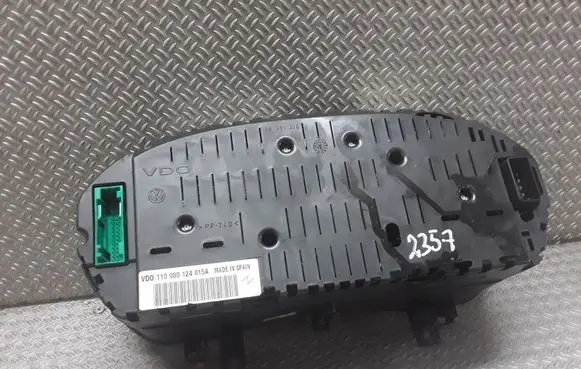 Volkswagen Polo Speedometer (instrument cluster) 110080124015A