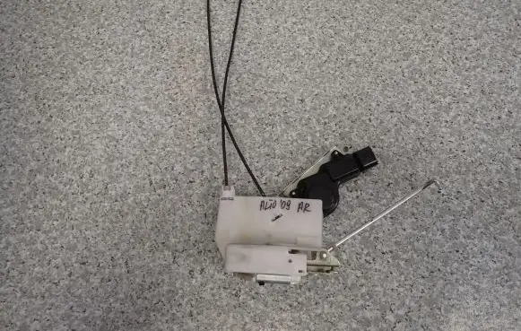 Suzuki Alto Rear door lock