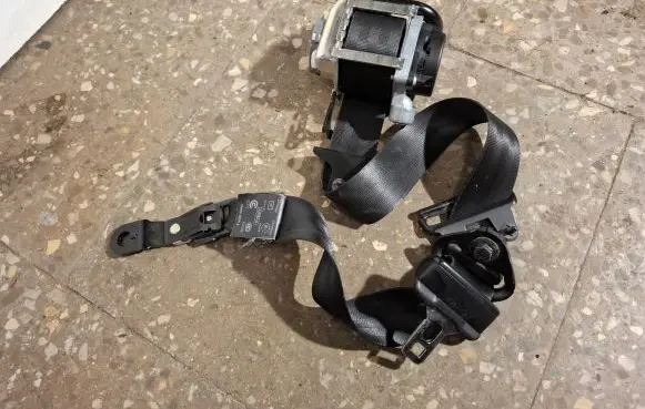 Volvo V60 Front seatbelt 39818843 616155800