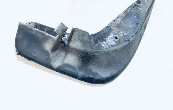 Volkswagen Jetta V Front mudguard 1km075111