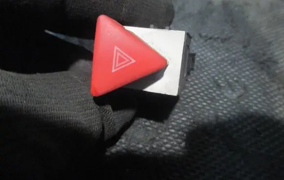 Volkswagen PASSAT B6 Hazard light switch 300953509A 04508
