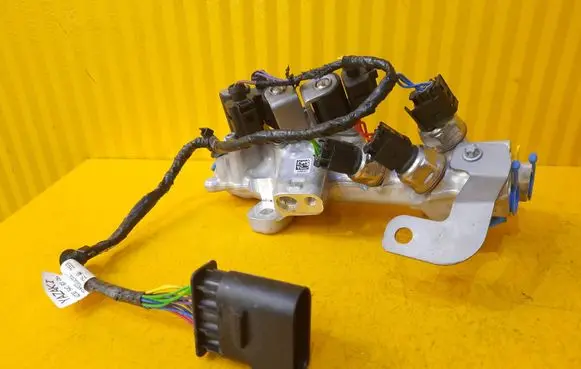 Mercedes-Benz SL R232 Air suspension control unit module (rear) A2323205201