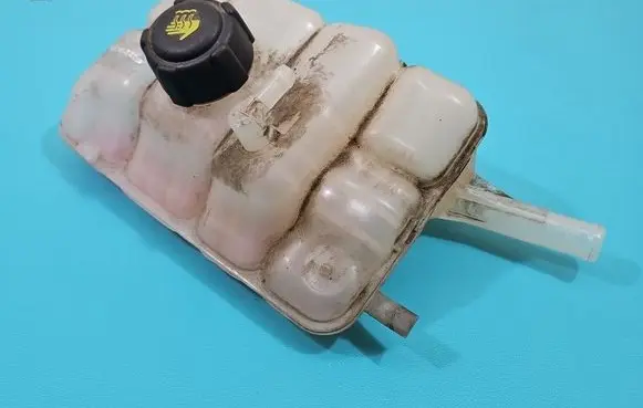Coolant expansion tank/reservoir