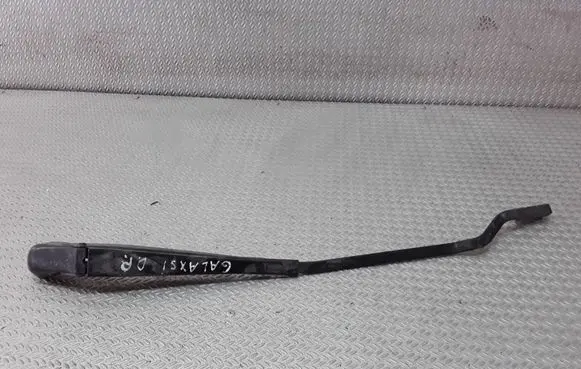 Front wiper blade arm