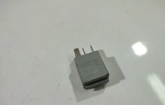 Toyota Avensis Verso Other relay 13100504