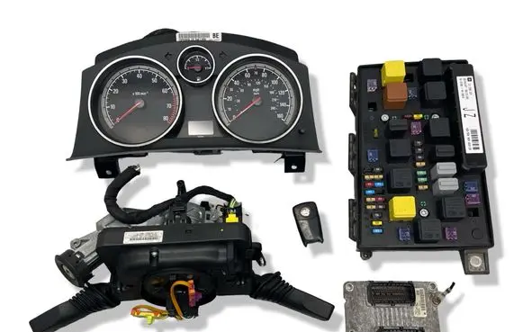 Opel Astra H Engine ECU kit and lock set 1039S17978 55558787 0261208396