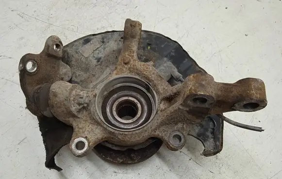 Toyota Corolla Verso AR10 Front wheel hub