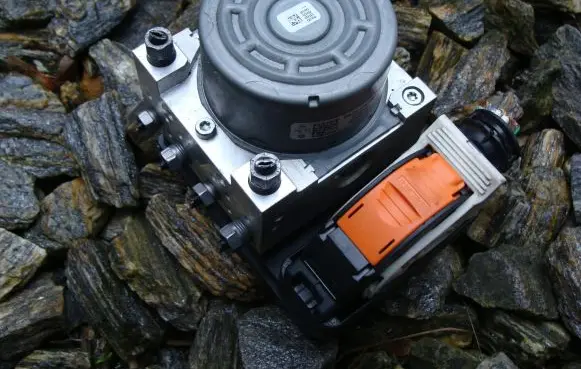 Peugeot 208 ABS Pump 9835128780