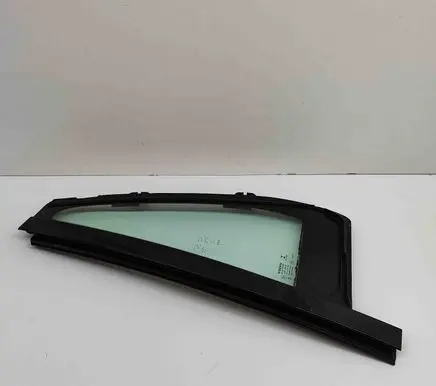 Volvo XC90 Rear vent window glass 32132023
