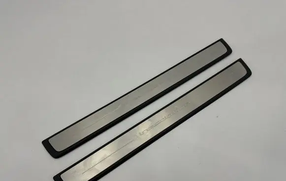 Volvo XC40 Front sill trim cover 31484195