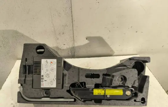 Volkswagen PASSAT B6 Tool box 3C5012115C