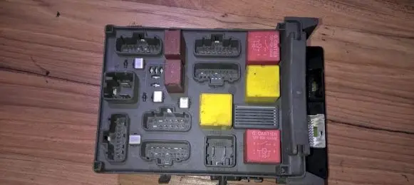 Renault Laguna II Fuse box set 8200004201e 518831003