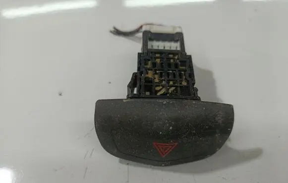 Nissan Primera Hazard light switch 06016