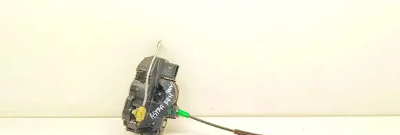 Opel Astra J Rear door lock 3023880