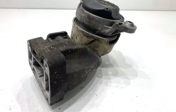 Mercedes-Benz E W212 Engine mounting bracket A6422233004