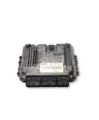 Opel Vivaro Engine control unit/module 0281015330 8200935115 8200935116