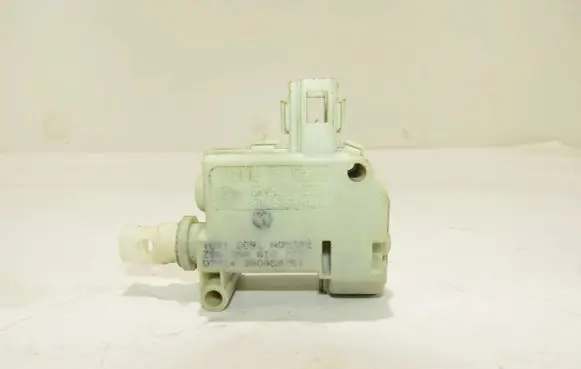 Volkswagen PASSAT B7 Central locking motor 0091N05732