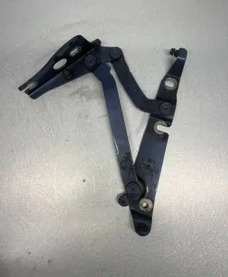 Audi A4 S4 B7 8E 8H Tailgate/trunk/boot hinge 8H0827801A