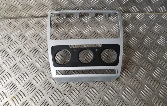 Radio/GPS head unit trim