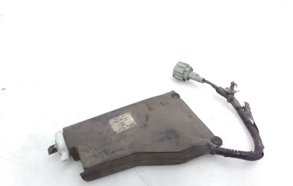 Fuel tank cap lock