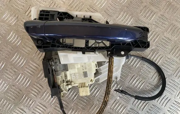 Volkswagen PASSAT B7 Front door exterior handle 3C1837016A