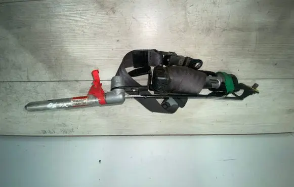 Volvo XC70 Front seatbelt 306629993